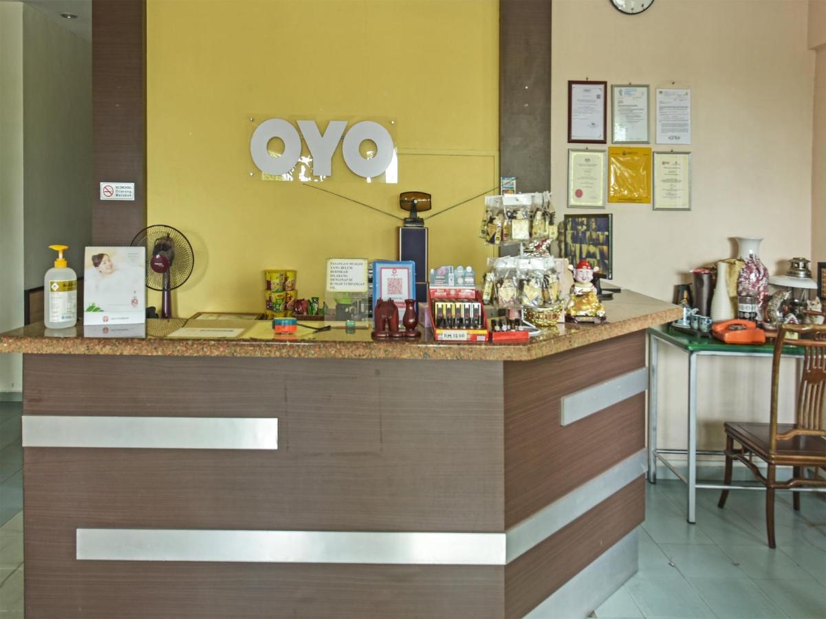 Oyo44036佩尔达纳酒店 峇株巴辖 外观 照片