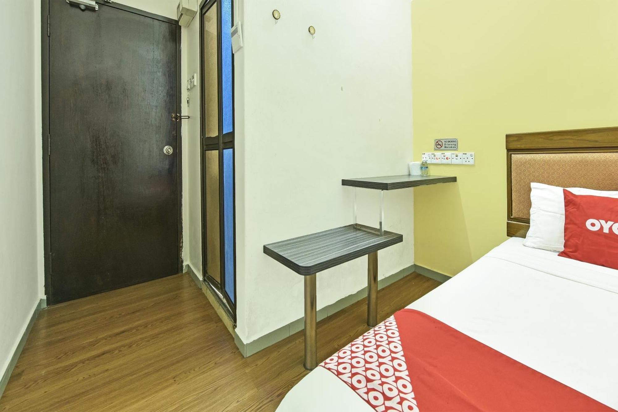 Oyo44036佩尔达纳酒店 峇株巴辖 外观 照片