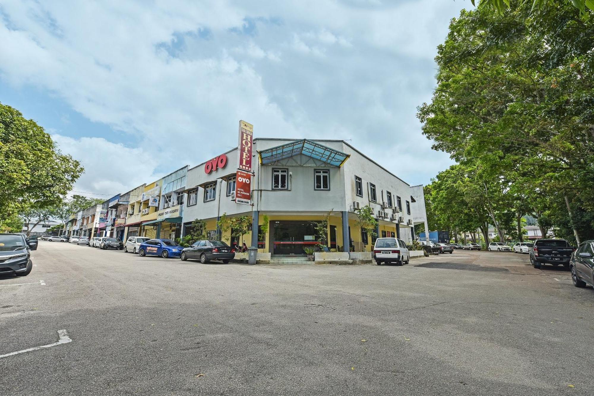 Oyo44036佩尔达纳酒店 峇株巴辖 外观 照片